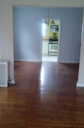 3rd image of 5 Hawthorne Ave
