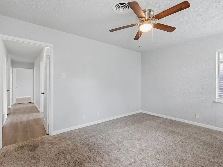 2120 Nottingham Blvd — Photo 19