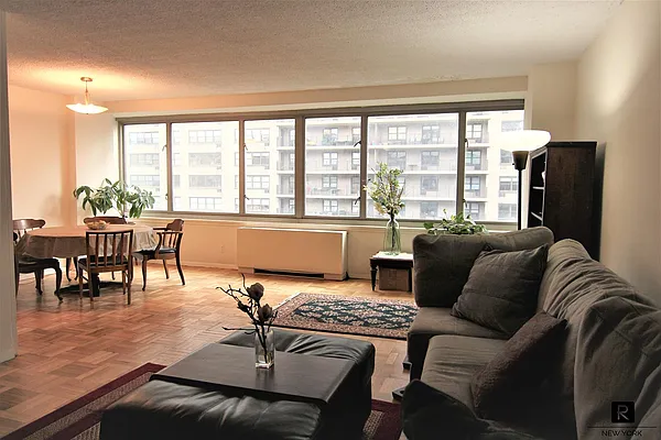Sold by R New York | media 2
