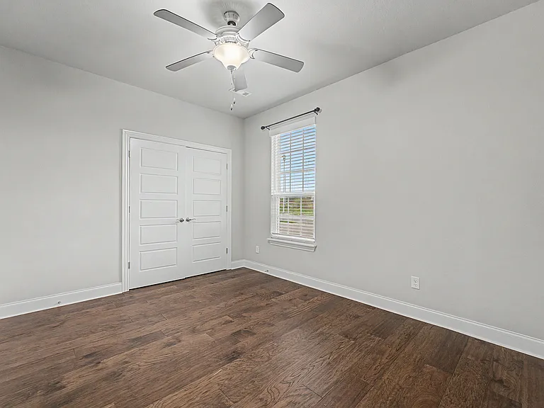 431 Linda Ln — Photo 5