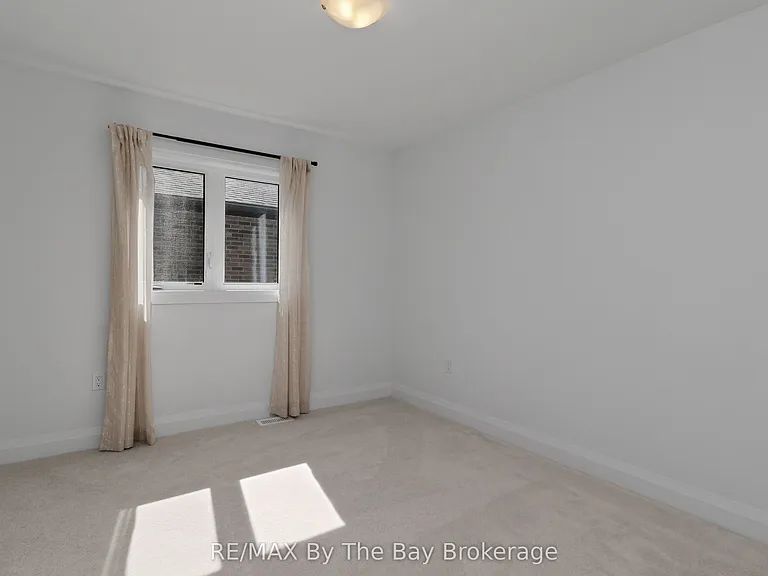 52 Amber Dr — Photo 37