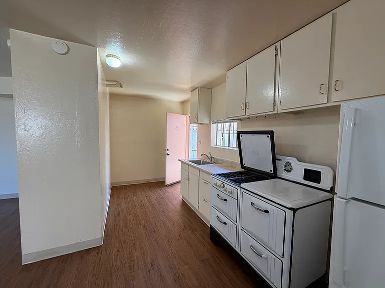 220 Juniper St #19 — Photo 4