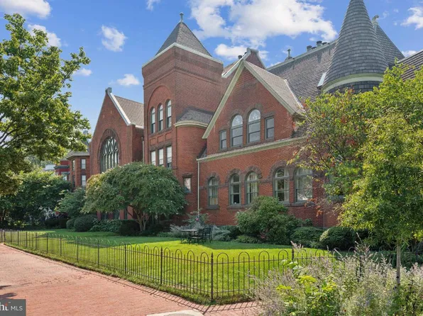 902 D St SE #1, Washington, DC 20003
