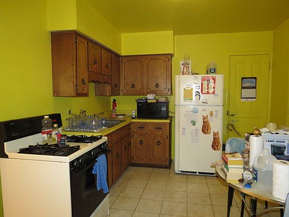 4th image of 627 E Benton St