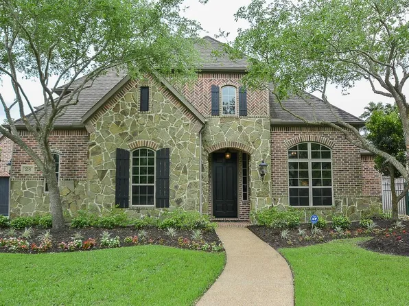 28 Waters Lake Blvd, Missouri City, TX 77459