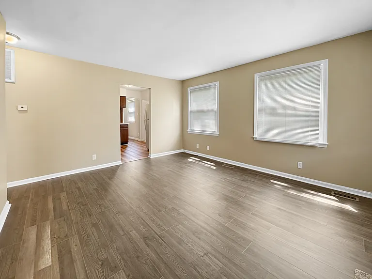 1727 Covert Ave — Photo 9