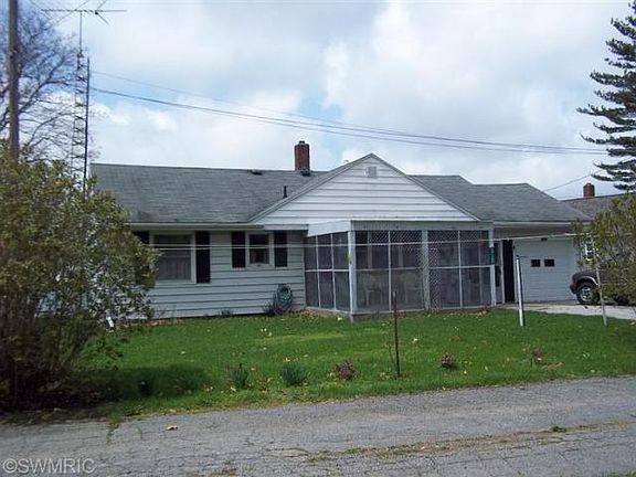 3rd image of 27102 Oak Dr