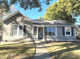 415 W 9th St, Dixon, IL 61021