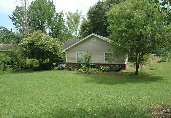 2nd image of 1918 Gordon Dr