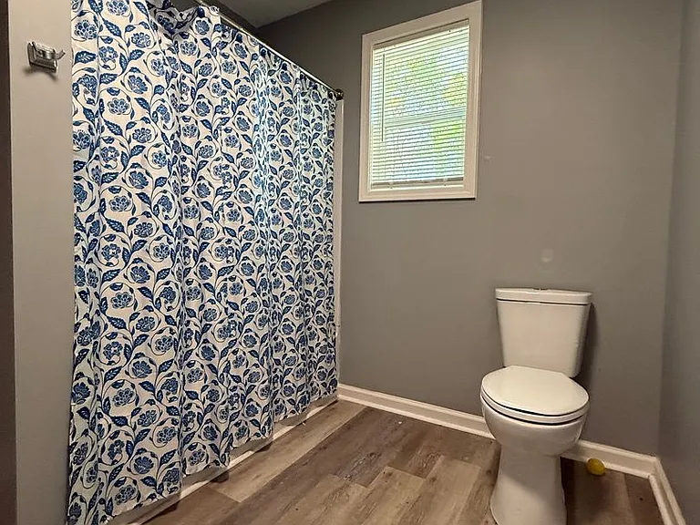 1229 Jenkins St — Photo 4