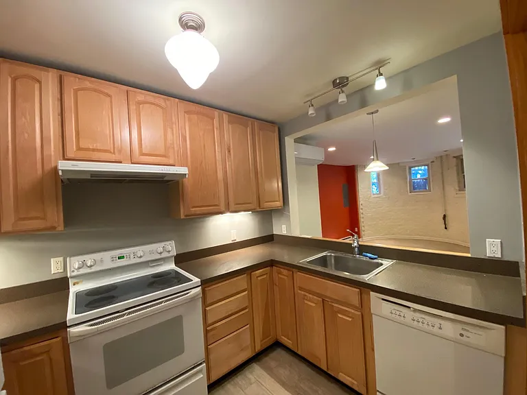 1305 Fairmont St NW #B — Photo 8