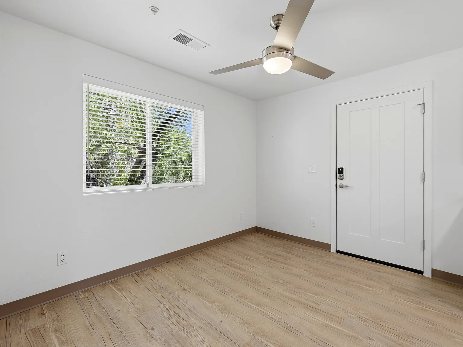 533 West Gurley Street - 5 — Photo 2