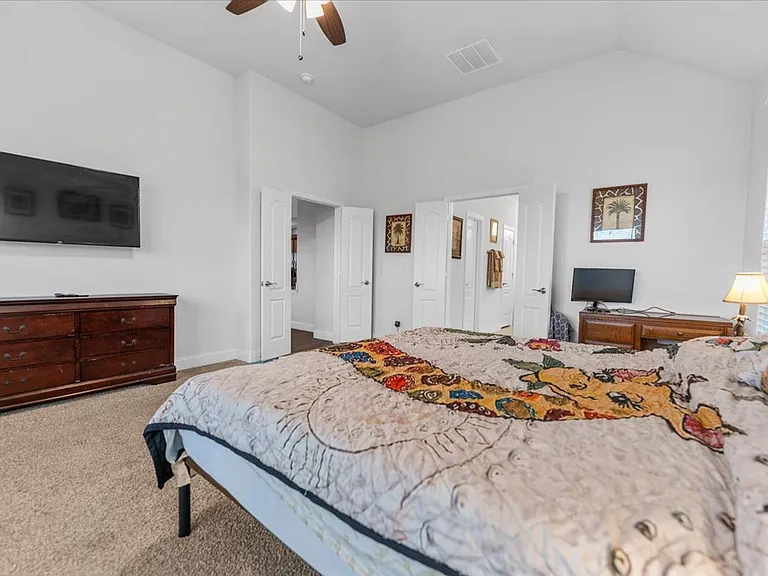 2760 Richard St — Photo 14