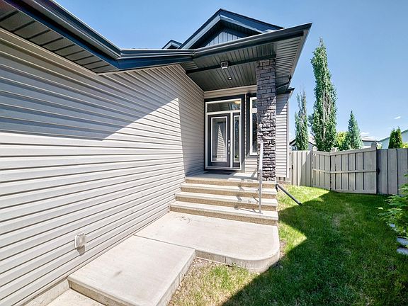 3rd image of 1781 Melrose Cres SW