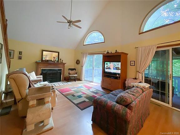 3rd image of 275 Sandsridge Way