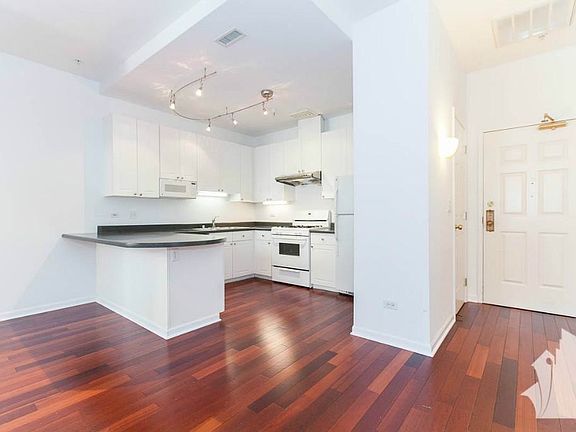5th image of 330 S Michigan Ave #Fl19