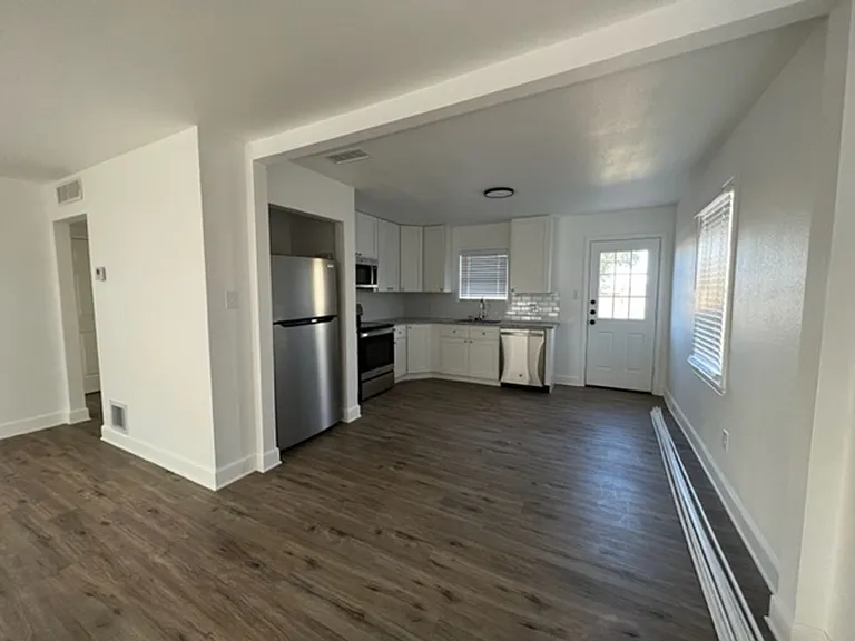 734 S Crockett Dr — Photo 6