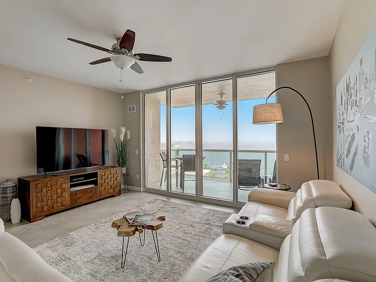 2650 Lake Shore Dr #804 — Photo 7