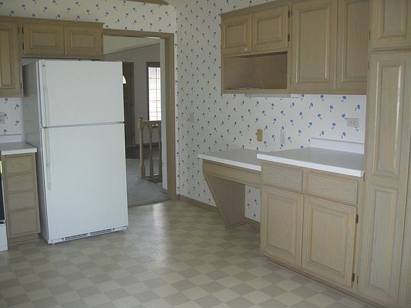 Spacious kitchen!