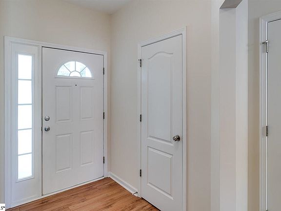 3rd image of 233 Cedar Crossing Ln