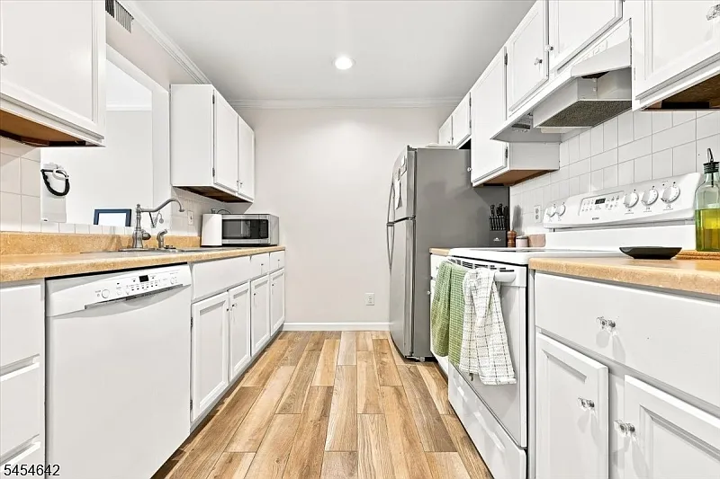 971 Bloomfield Ave #C1