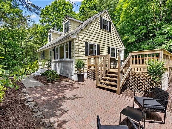 3rd image of 35 Shaker Ln