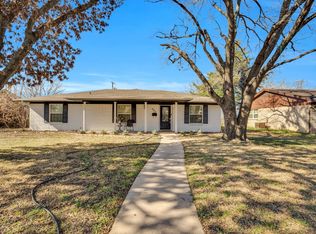 203 Vanderbilt Ln, Waxahachie, TX 75165