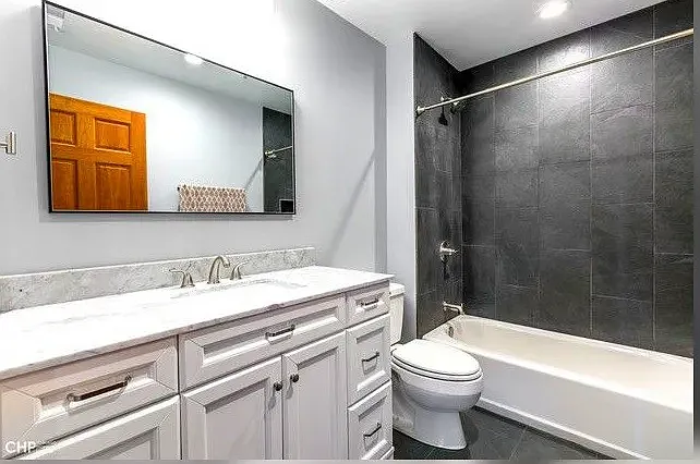 312 N May St #6I — Photo 9