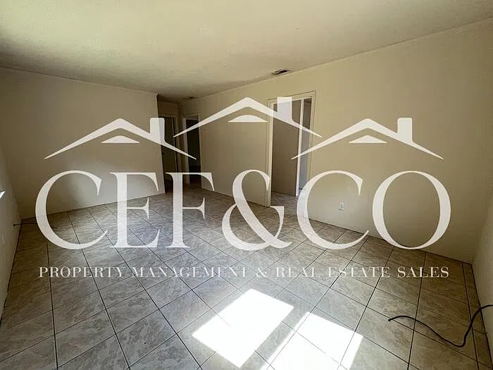 2 bed, 1.0 bath, 920 sqft, $850 — Photo 2