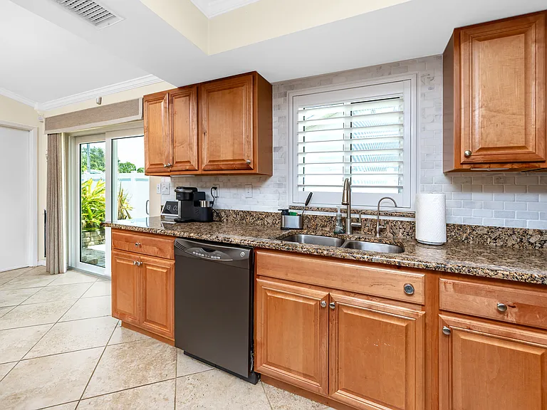 12103 71st Way - Kitchen