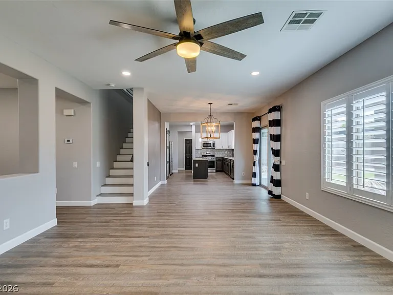 1129 Emanuel St — Photo 14