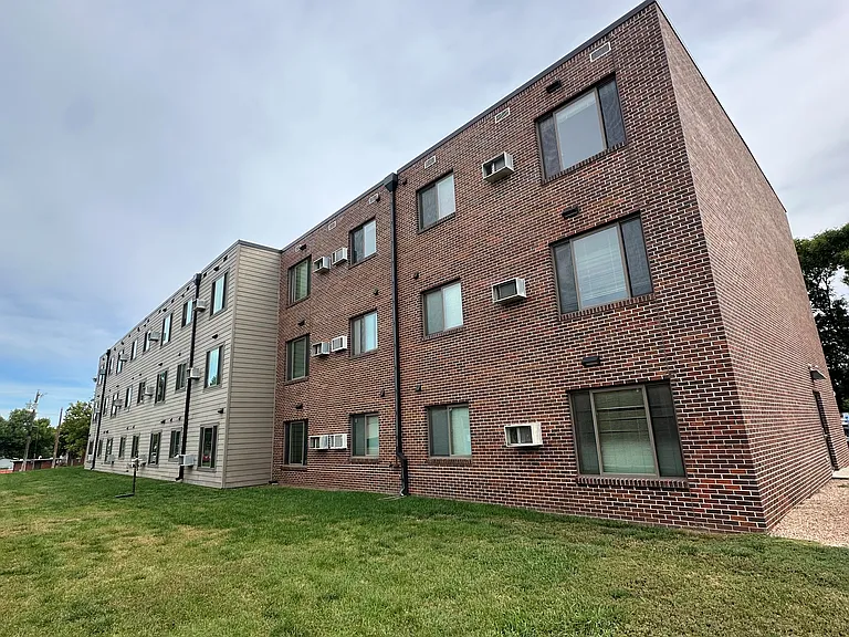 105 Front Ave SE — Photo 6