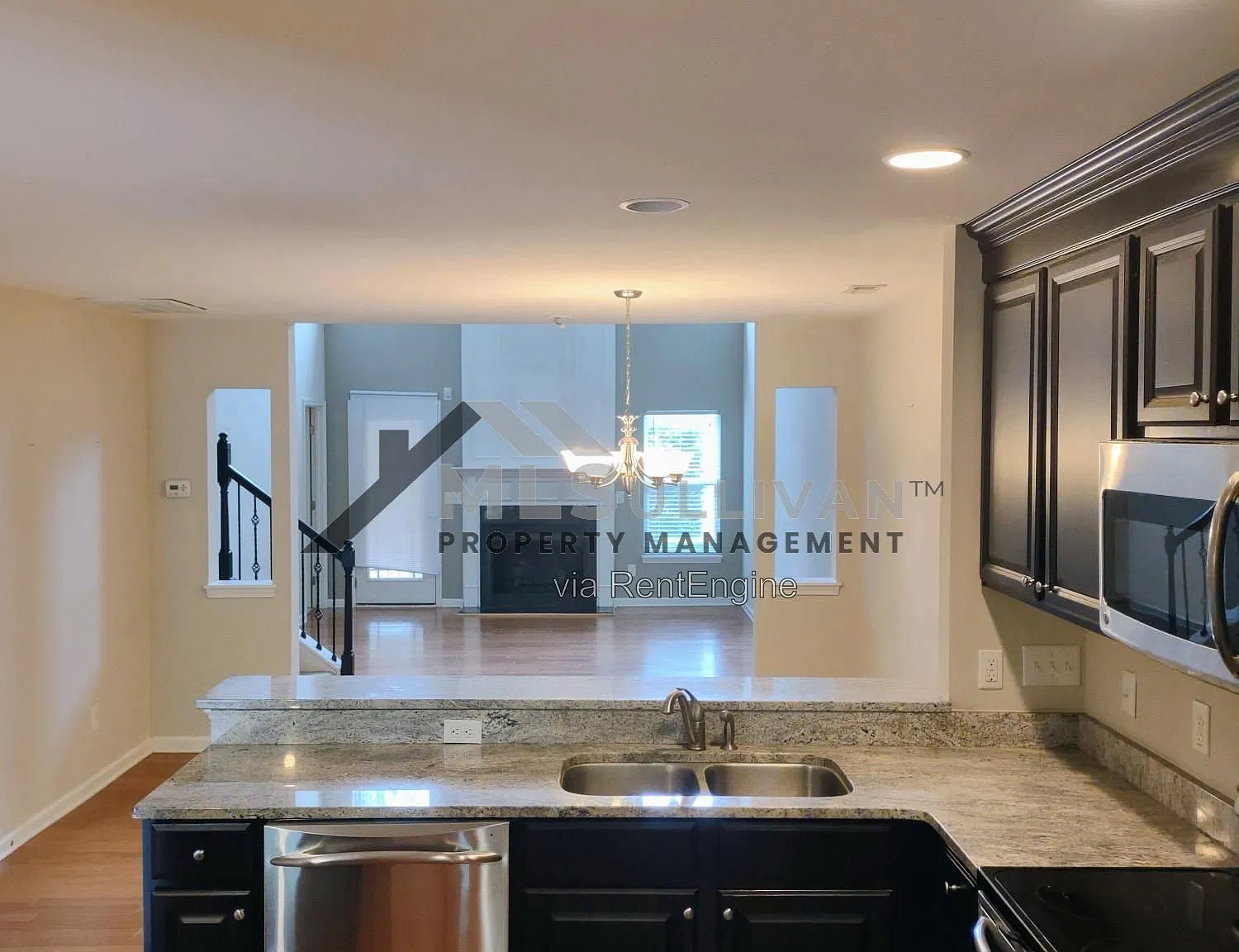 3 bed, 2.5 bath, 2010 sqft, $2,250 — Photo 4