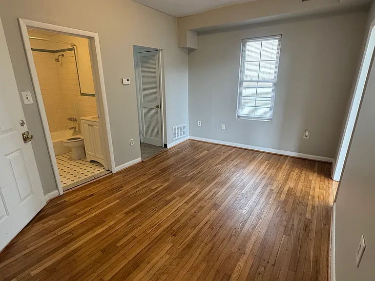 Living/Dining Room 3