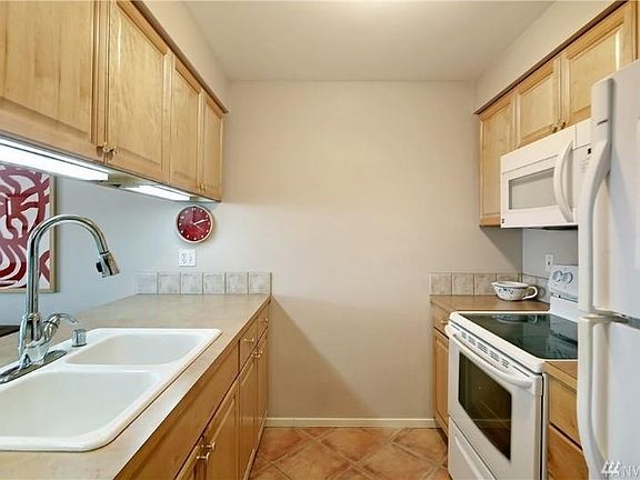 4th image of 12345 Roosevelt Way NE APT 204