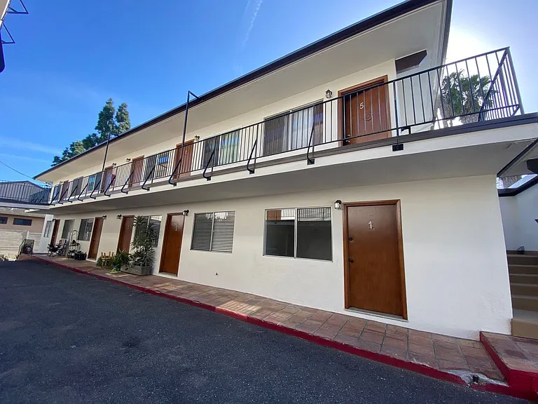 427 W Montecito St — Photo 14