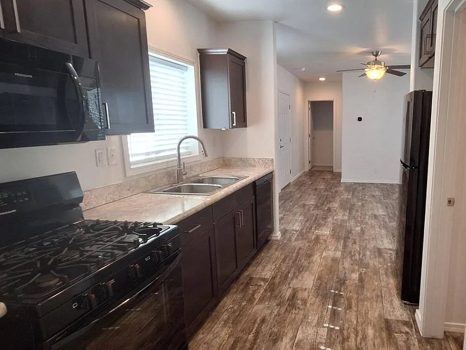 4487 E Lake Mead #32