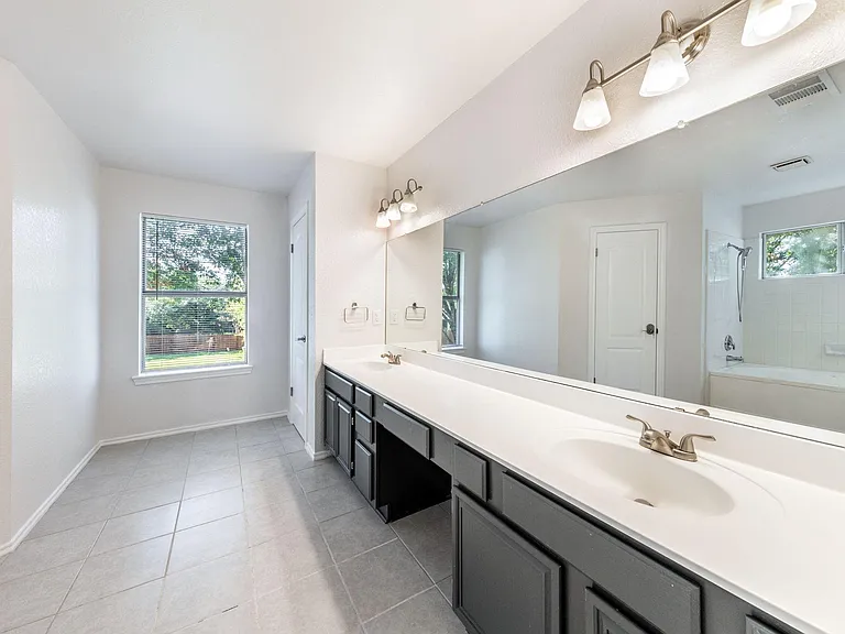 Upstairs Bathroom#2