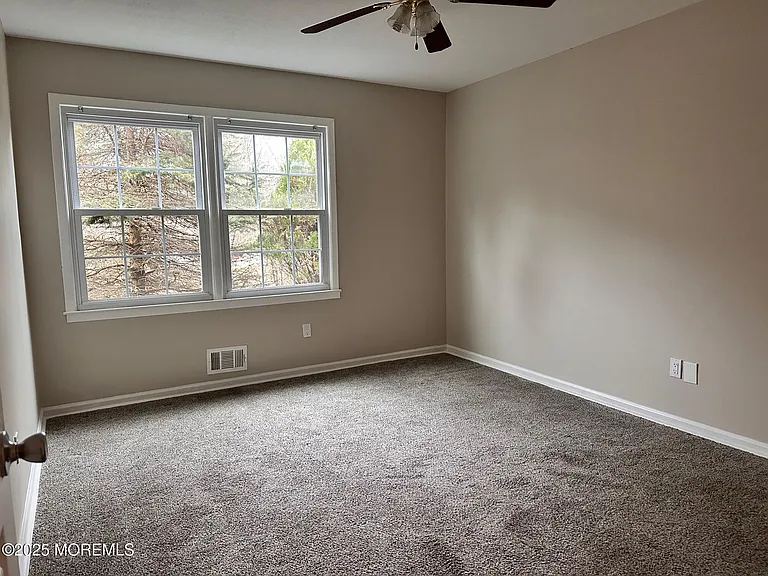 702 Cassville Rd — Photo 9