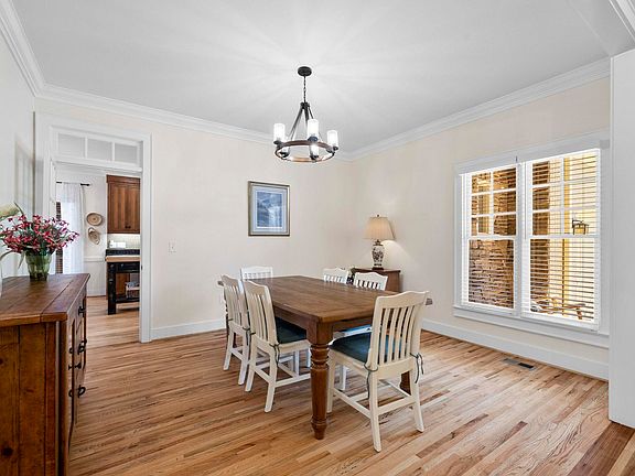 5th image of 307 New Tarleton Way