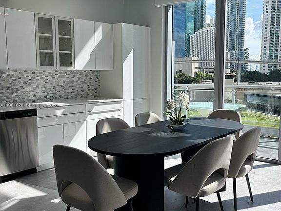 4th image of 92 SW 3rd St APT 510