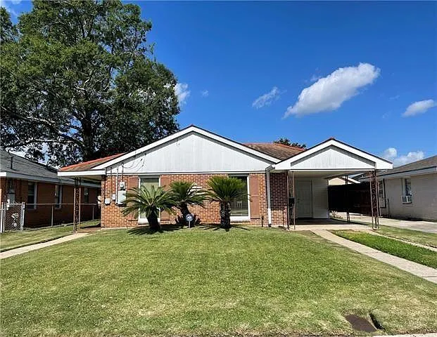 1121 Farrington Dr