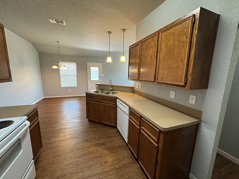 3802 John Chisholm Loop — Photo 7