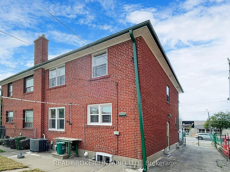 3241 Dufferin St — Photo 33
