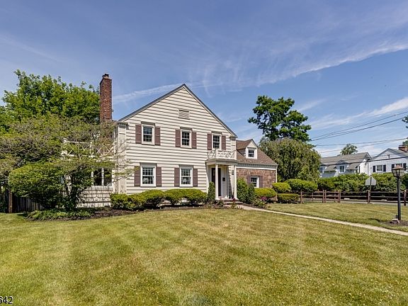 3rd image of 537 Wychwood Rd