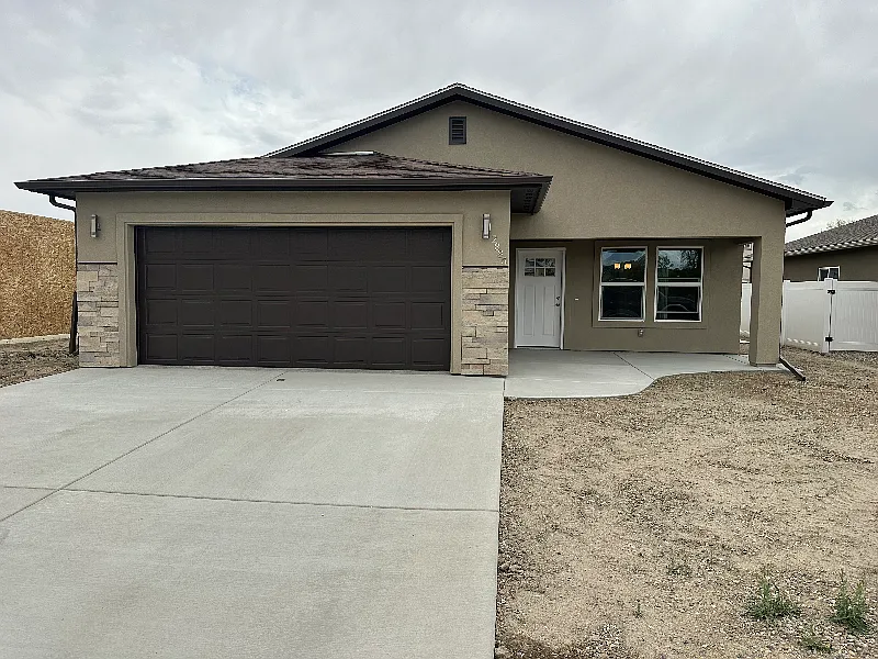3 bed, 1202 sqft, $2,200 — Photo 1