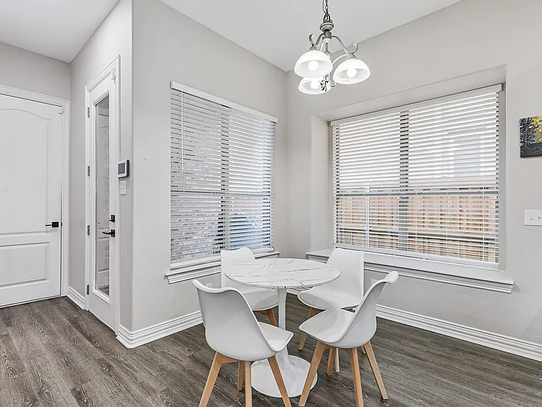 1460 Bristol Ln — Photo 12