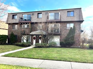 1220 Whispering Hills Ct APT 2A, Naperville, IL 60540