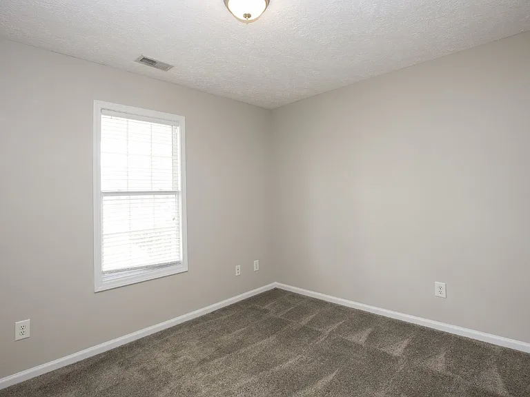 196 Lochwood Dr — Photo 32