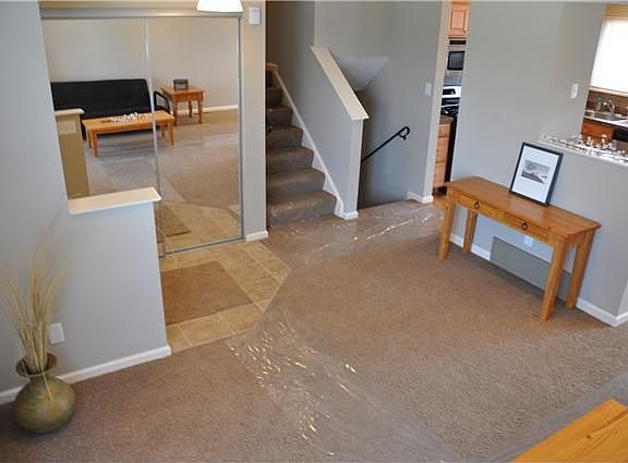 Desireable layout - vaulted ceilings